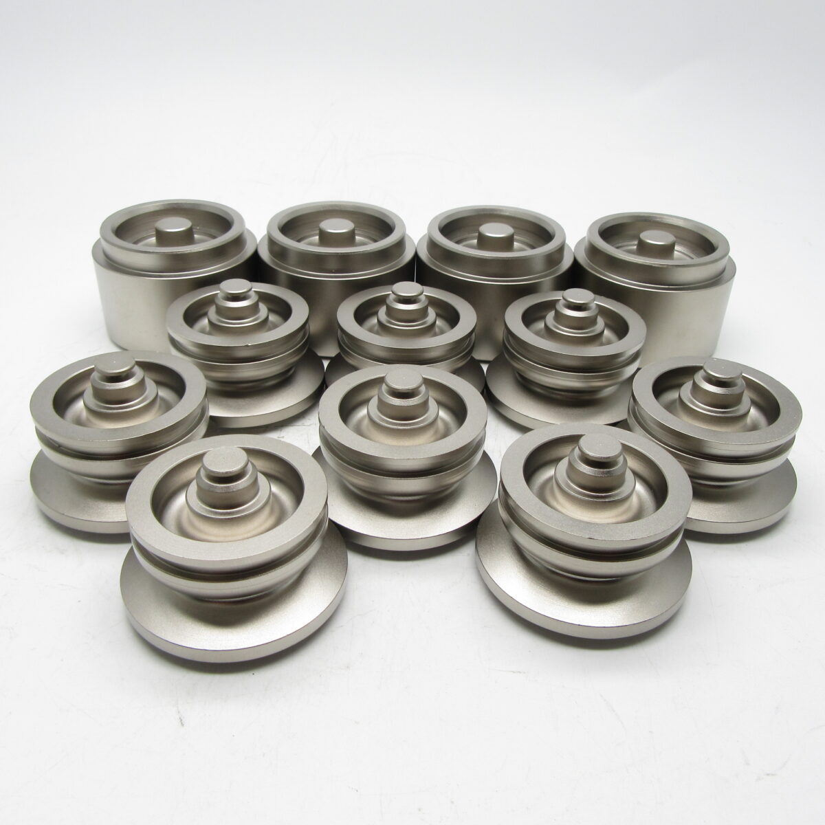 Disc brake caliper pistons