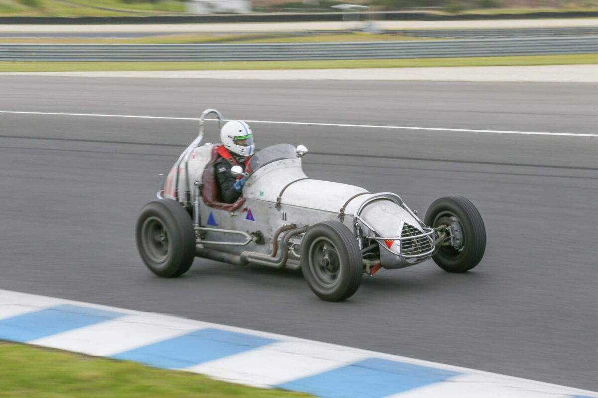 Photo of a 50's American sprint car